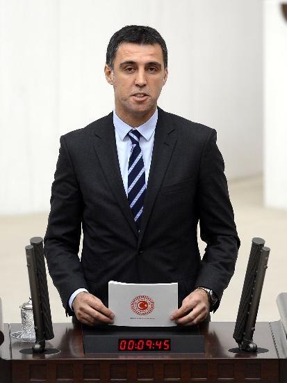 stanbul Milletvekili Hakan kr, AK Parti'den istifa etti.