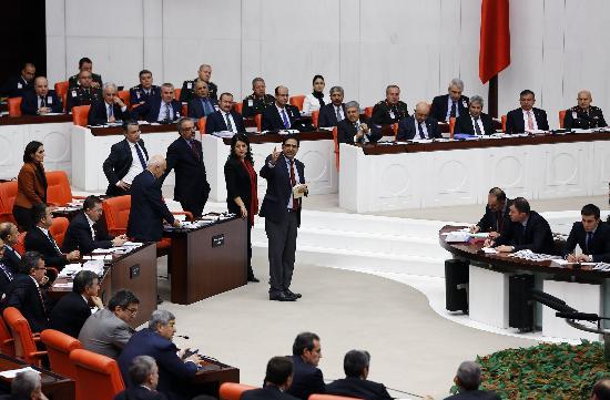 TBMM Genel Kurulu'nda, BDP'nin 2014 yl bte tasars muhalefet erhinde "Trkiye Krdistan" ibaresinin kullanlmas zerine alan usul tartmasnda, BDP ile MHP'liler arasnda kavga kt.