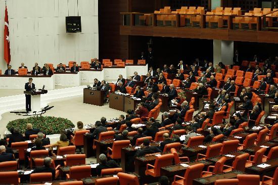 TBMM Plan ve Bte Komisyonu, milletvekillerinin mali, sosyal hak ve ykmllkleriyle ilgili TBMM yelii Kanunu Teklifi'ni kabul etti.