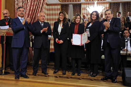 TBMM Bakan Cemil iek, Kurtulu Sava'nn kahramanlarndan Nezahat Baysel'in torununa stiklal Madalyasn, Meclis'te dzenlenen trenle verdi.