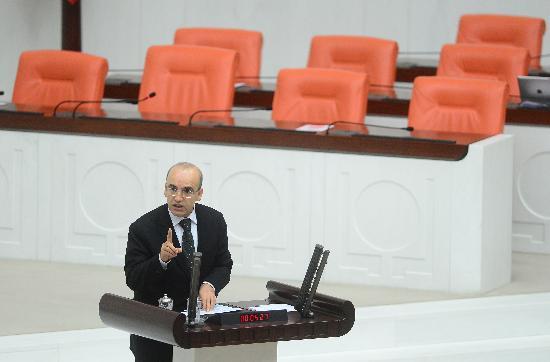 Maliye Bakan Mehmet imek, 2014 yl btesini TBMM Plan ve Bte Komisyonu'na sundu. Komisyonda bakann sunuundan nce, Saytay raporlarnn Meclis'e gelmemesi tartma konusu oldu.
