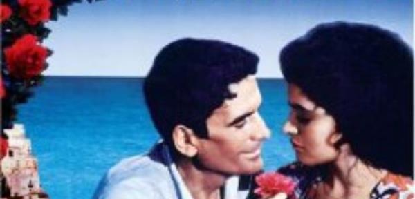 "Bir erkek sana kelimeleriyle dokunmaya baladnda elleri uzakta deildir."    <p><b>Il Postino</b></p>