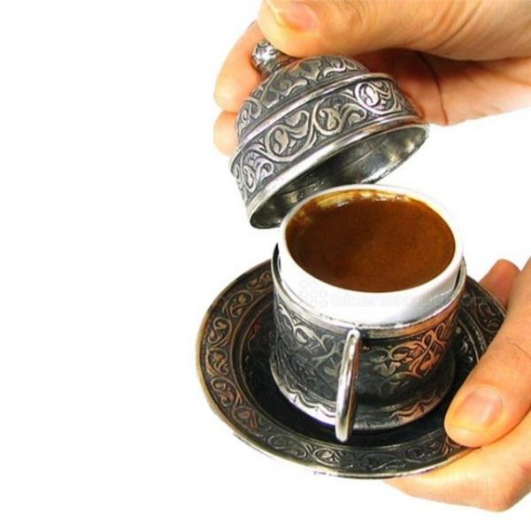 zyaral, "Ba ars yaayanlara, 'Bir fincan kahve banzn arsn alr' diyoruz. Dolaysyla hastalnzn migren mi yoksa ba ars m olduunu anlamak iin bu yolu deneyip, kahve imeye devam edebilirsiniz" dedi.