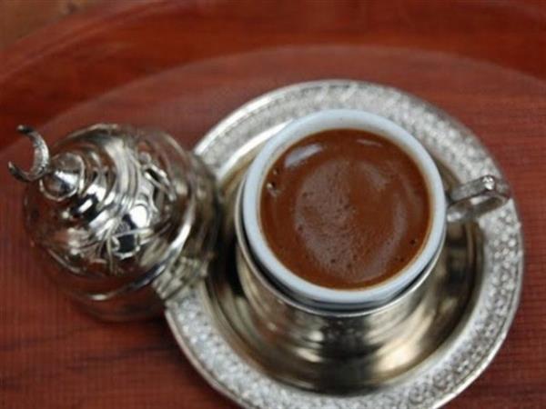 Kahvenin kan dolamn hzlandrdn fakat buna karn ritimlerde bozukluk oluturabileceini de belirten zyaral,