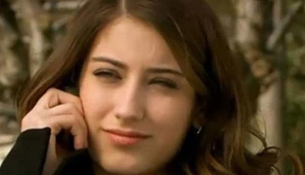 Hazal Kaya, 10 Ekim 1990 doumlu. Terazi burcu