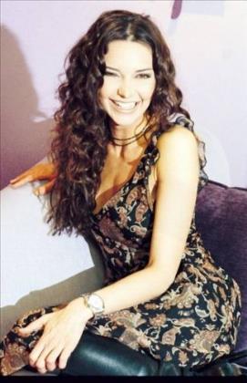 Hande Ataizi - Baak