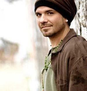 31 Mays 1974 doumlu olan arkc Kenan Doulu ikizler burcu.