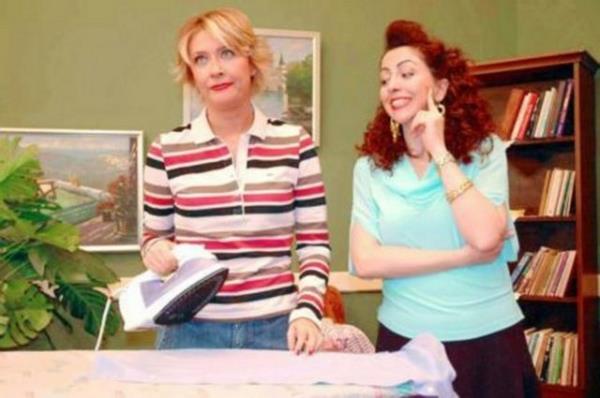 Avrupa Yakas'nda tek derdi iyi bir e bulup evlenmek olan Makbule'yi oynuyordu.