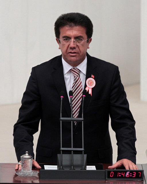 Ekonomi Bakan Nihat Zeybeki