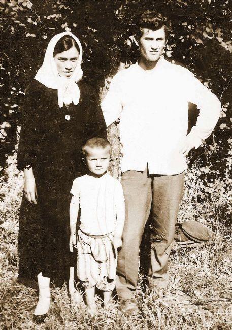 Ekonomi Bakanl`na getirilen Nihat Zeybeki, ocukluk yllarn ttn tarlasnda alarak geirdi.