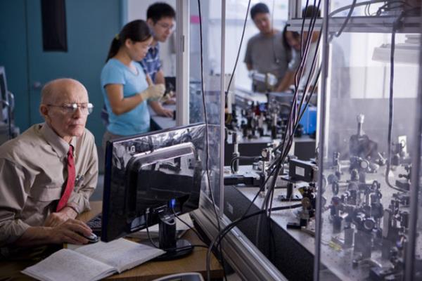 u anki evimizde olan bilgisayar sistemlerinin hayal bile edemeyeceimiz kadar hzlanmasn salayacak.