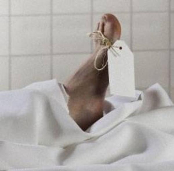 9. Madagaskar yerlileri llerin kemiklerini topran altndan karp, kasabann etrafnda bir tur gezdirdikten sonra tekrar gmyorlar. Bu trene 'famadihana' ad veriliyor.