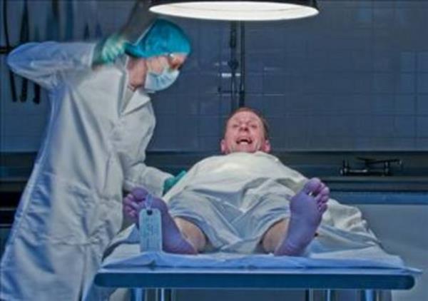 7. Hindistan'daki zerdtler llerini akbabalarn yemesi iin akta brakyor.