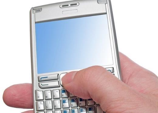 Telefonlarmz kapattmzda dahi devlet istedii taktirde bizi telefonun sinyalini tespit ederek yerimizi bulabileceini dnrz. Oysa bu da yanltr.