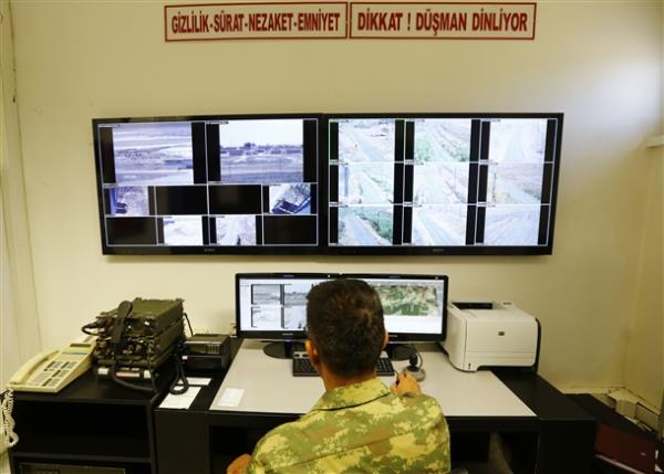 Yasa d snr geii ve kaaklkla mcadelede etkin kontroln amaland karakolda, snr hatt termal ve gece grl kameralarla takip ediliyor. Mehmetik bu sayede, hudut nbeti tutmak yerine uzaktan ihlalleri tespit ediyor ve derhal mdahalede bulunuyor.