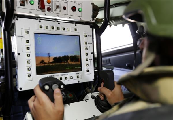 "Sistemin faydalar kapsamnda hudut hattnda nbeti grevlendirilmesine son verilmitir. Sadece karakol yakn emniyeti ve ani mdahale mangas olarak personel grevlendirilmitir. Nbetlerin kaldrlmas ara trafiini azaltm, personel emniyetini artrmtr. Yasa d gei yaparken tespit edilen ahslarn grntleri kayt altna alnyor. Dolaysyla herhangi bir hukuki  problem yaanmyor."