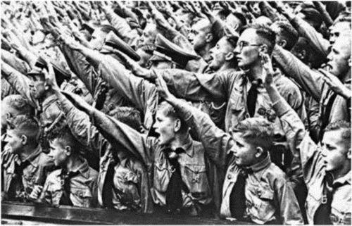 Bunun iin, deneyi yapanlar bir lise iinde baz rencileri kullanarak onlarn prestijli bir gruba ait olduklarn dndren bir sistem oluturdu. renciler giderek artan bir renme motivasyonu gsterdiler.