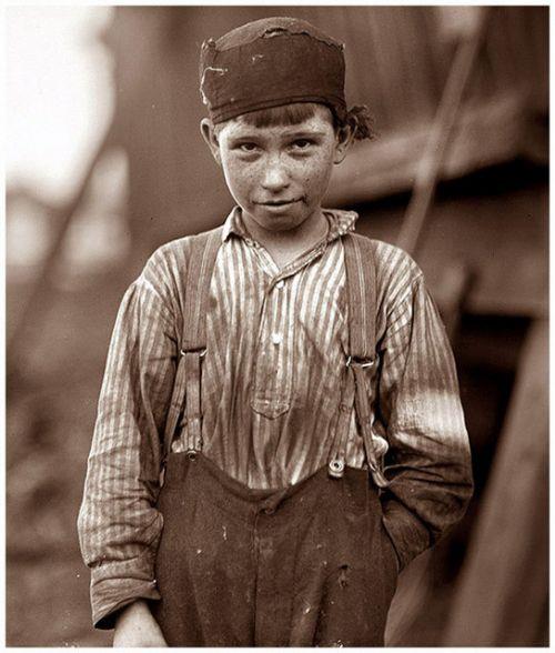 Bir grubun konuma terapisti, ocuklarda grd gelime ve akc konuma durumuna gre, onlar dllendiren ?pozitif? terapi uygulad, dier konuma terapisti ise, en ufak bir yanlta dahi ocuklar aka cezalandran bir yntem uygulad.