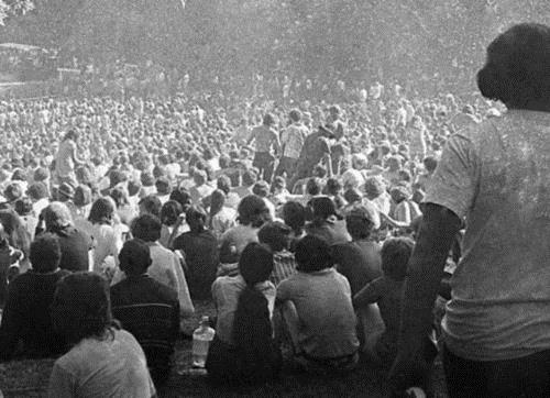 ok daha korkutucu olan ise, bu davranlar son derece istekli bir ekilde, snf dnda da devam ettirmeleri oldu. Sadece 4 gn sonra, deneyin kontrol edilemeyecei dnlerek, deney sona erdirildi.