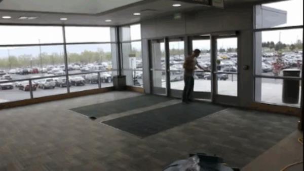 Arkanzdan gelene kapy tutun