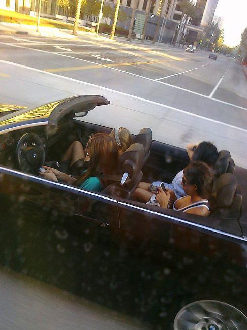 Araba kullanrken mesaj atmayn.