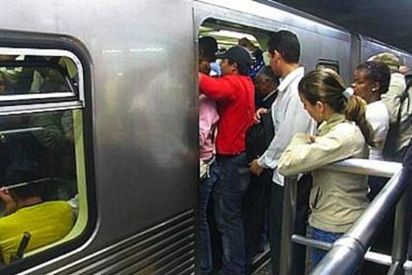 Toplu tama aralarnada binmeden nce herkesin inmesini bekleyin.