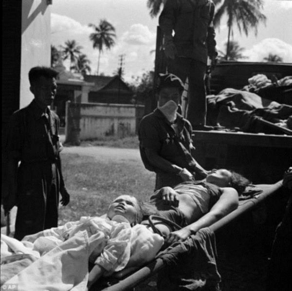 <p><b>Tarihe geen fotoraflar</b></p>    kinci Dnya Sava srasnda ekilen bu fotoraflar o tarihte yaanan deheti birkez daha gzler nne serdi.