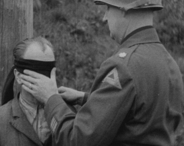 Nazi casusu Richard Jakczky, Almanya'nn Bavyera eyaletinde Amerikan askerleri tarafndan infaz edilirken grlyor.