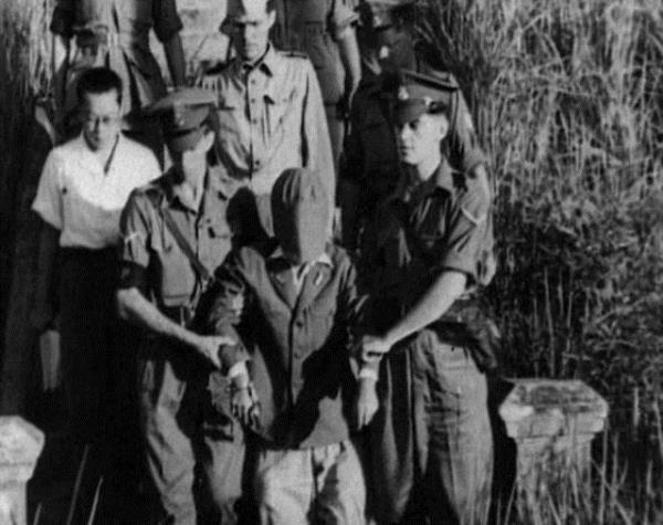 Sava srasnda Avustralyal sava tutsaklarn infaz etmekle sulanan Japon general Shampei, ngiliz subaylar tarafndan infaza gtrlyor.