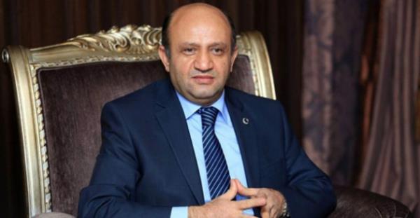 <p><b>Bilim, Sanayi ve Teknoloji Bakan Fikri Ik:</b></p>   Trabzonsporlu. Hobileri yry yapmak ve masa tenisi oynamak.