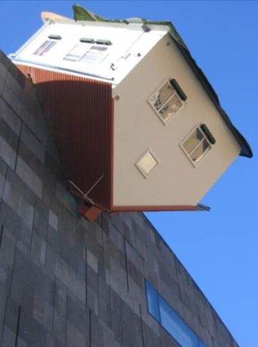 Erwin Wurm House Attack, Viyana, Avusturya