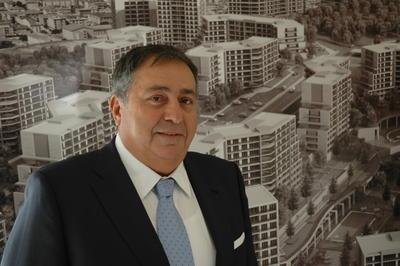 stanbul naatlar Dernei (NDER) Bakan Nazmi Durbakaym, dviz hareketleri konut satlarna direk ve dolayl etki yapacan syledi. Durbakaym, "Dvizin dolayl etkisi, konut retimindeki maliyetler vastasyla olacak. Her ne kadar konut retimindeki malzemelerin yzde 90'ndan fazlas yerli mal olsa da, ithal edilen enerjiye bal olarak konutta kullanlan her hammaddenin fiyatlarnda bir art olacak ve bu zincirleme reaksiyon olarak konut fiyatlarna yansyacak.