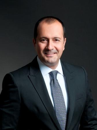 <p>Ama zam kanlmaz gibi duruyor. Hangi markann ne kadar ve nasl yanstacan nmzdeki dnemde greceiz" dedi.</p>    Otomotiv firmalar yetkilileri ise eldeki stoklara bal olarak Ocak aynda otomobil fiyatlarnn ilk etapta en az yzde 5 zamlanacan belirterek, "2014 yl modellerin fiyatlar ise en az yzde 10 zamlanr. Tabi bu firmadan firmaya deiir. Kurun artna kar yurtdndan alnacak desteklerle artlarn oran nmzdeki gnlerde belli olur. Fiyat artlarnn tam olarak yansmas eldeki stoklarn bitmesiyle kendini gsterir" yorumunu yaptlar.