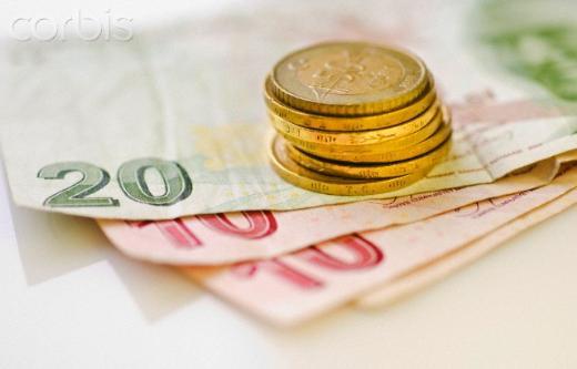 17 Aralk'tan bu yana sren operasyonun ardndan dolar ve Euro'daki ykseli sektrleri de etkilemeye balad. Bir ok sektr yeni yl ncesi kampanyalarla satlarn arttrmaya alsa da euro ve dolarn ykselmesiyle rnlerine zam yapmaya hazrlanyor. Bu sektrlerin ban ise otomotiv, gayrimenkul, tketici elektronii ve perakende ekiyor.