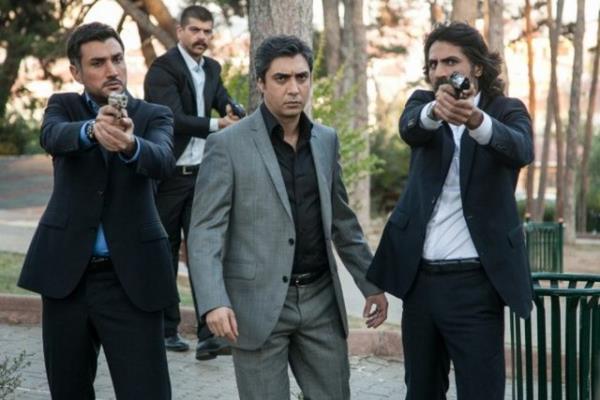 Rol�n gerektirdi�i sa�, b�y�k, sakal uzatma ve/veya renk de�i�tirme, kilo alma/verme gibi bedensel haz�rl�klar� yapacak.