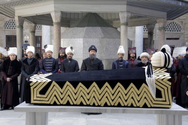 Vizyonuna, kariyer plan�na ve y�r�tt��� i�lerin tan�t�m programlar�na g�re medya organizasyonlar�na kat�lacak.