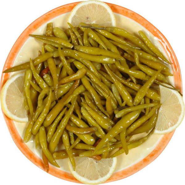 �zellikle de sirke olduk�a asidik �zelliklere sahiptir. Salatal�k tur�usunda, bakteri fermantasyonu ile salatal�ktaki �eker sindirimi ger�ekle�ir. Bu i�lem s�ras�nda tur�uya ek�i tat veren laktik asit �retilir.