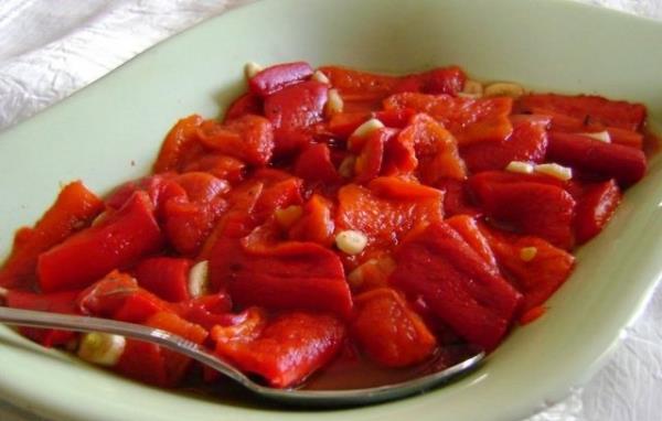 �rne�in; ya� oran� d���k veya ya�s�z s�t �r�nleri, lif oran� y�ksek sebze ve meyveler, kepekli tah�llar gastriti olan insanlar i�in ak�ll�ca se�imler olacakt�r.