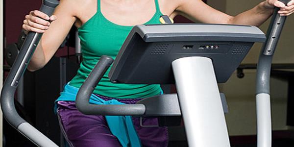 Hanmlarn spor yaparken prlanta yzk veya gerdanlk takmalar