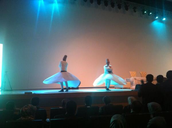 <P>Erzurum Milletvekili <B>Recep Akda</B>'n kz Cemile'nin dnnde sema gsterisi</P>