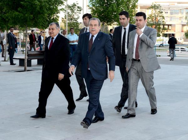 <P>Trene, ileri Bakan Muammer Gler de katld.</P>