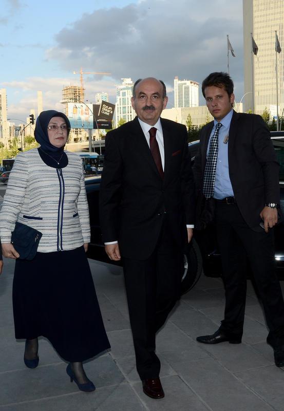 <P>Trene, Salk Bakan Mehmet Mezzinolu da ei ile birlikte katld</P>