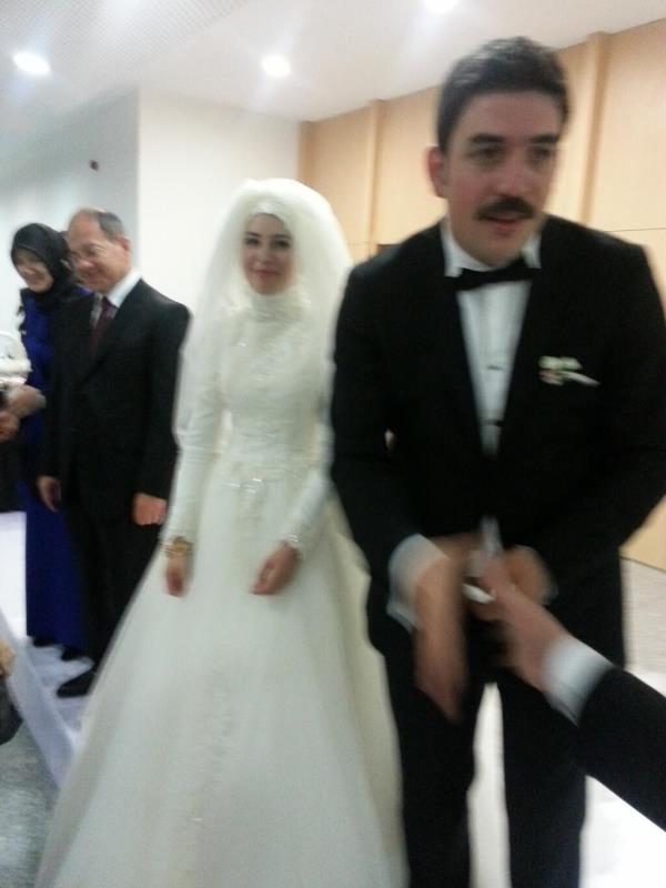 <P>Trende Erdoan'n yeni ifte, "Bir ocuk garip, iki ocuk rakip,  ocuk denge, drdncs ise Allah Kerim" dediini aktaran Mezzinolu, trenin ok gzel getiini belirterek, ifte hayrl, bereketli ve salkl bir mr diledi.</P>