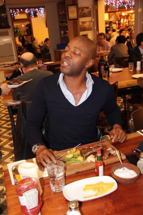 Gazeteciye kafa atan Pascal Nouma, "Vurmadm. Otelin nnde sabuna bast dt. Ben ierdeydim where is the adalet" diyeli 12 yl oldu.