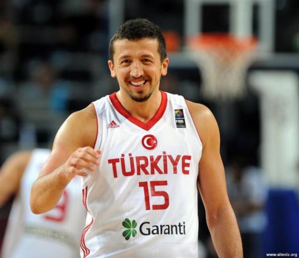 Hidayet Trkolu, Angola karlamas sonras "Allah da yardm etti sa olsun" diyerek samimiyetin snrn zorlayal 10 yl oldu.