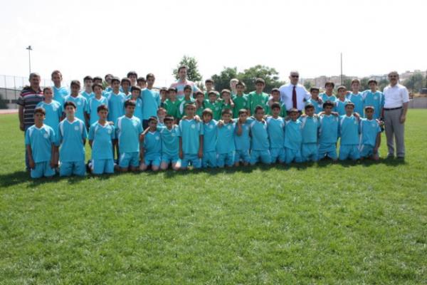 Yolspor'la oynadklar mata 25-0 yenilince , ligin ikinci yarsnda rvan mana kmak istemeyen Seydilerspor'lu oyuncular Yolspor yneticileri tarafndan , "Sz bu sefer ok gol atmayacaz" diye ikna edildikten sonra , ma 27-0 biteli 6 yl oldu...