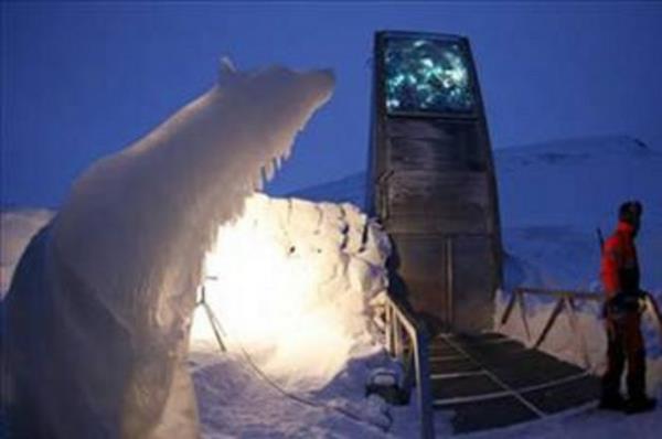 Engdahl, ilk basks 2007'de yaplan, Nisan 2009'da Trke'ye de evrilen "LM TOHUMLARI/ Kaltmn Deitirilmesinin Arkasndaki Karanlk Oyunlar" adl kitabnda Norve'in kuzeyindeki Spitsbergen Adas'nn...