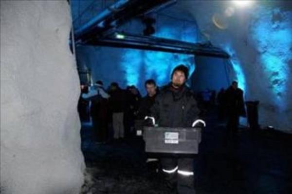 "Kresel tohum deposu, tarmsal eitliliimizin yok olmasna engel olmak iin, en son savunma hatt. Depolanan rn eitlilii, besin ihtiyacmzn karlanmas asndan hayati nem tayor.