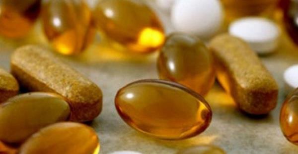 B12 vitamini eksiklii de kanszla ve ciddi salk problemlerine yol aabilir Vitamin B12 alyuvarlarn kemik iliinden retilmesi iin gereklidir. B12 vitamininin yeterli miktarda olmamas halinde kanszlk oluur.