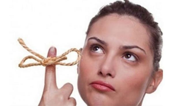 B 12 vitamini ieren gdalarn yeterli miktarda tketilmemesi, yeteri kadar tketilmesine ramen vcuttaki emilim bozukluu nedeni ile yeteri kadar alnamamas, alkol kullanm, baz ilalarn uzun sreli kullanm bu vitaminin eksikliine neden olur.